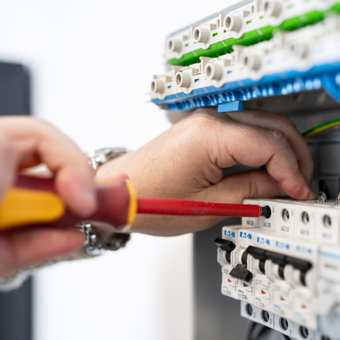 DIS AG Akademie: Weiterbildung im Elektrobereich