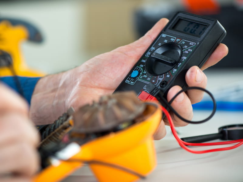 digitaler-multimeter